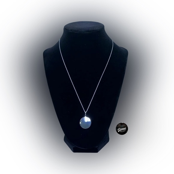 Engraved Personalizé Sterling Silver "Mrs." Necklace - Picture 2 of 3